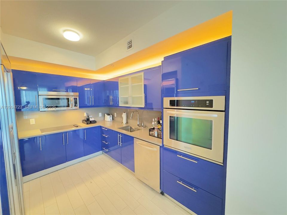 На продажу: $899,000 (2 спален, 2 ванн, 1329 Квадратных фут)