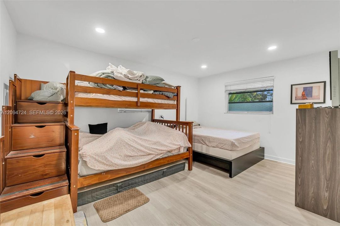 For Sale: $950,000 (0 beds, 0 baths, 2198 Square Feet)