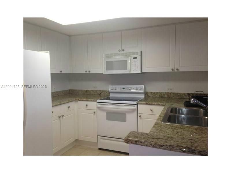 For Sale: $325,000 (1 beds, 1 baths, 860 Square Feet)