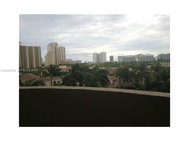 For Sale: $325,000 (1 beds, 1 baths, 860 Square Feet)