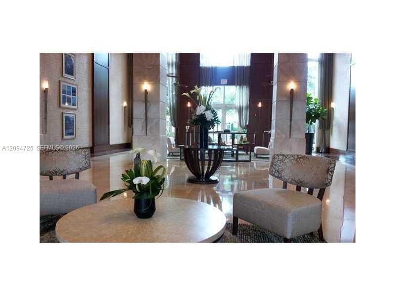 For Sale: $325,000 (1 beds, 1 baths, 860 Square Feet)