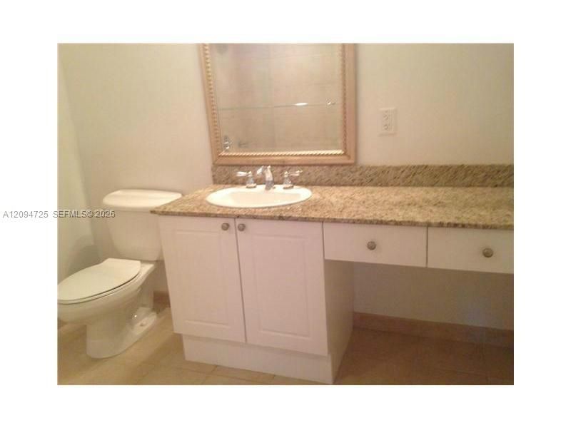 For Sale: $325,000 (1 beds, 1 baths, 860 Square Feet)