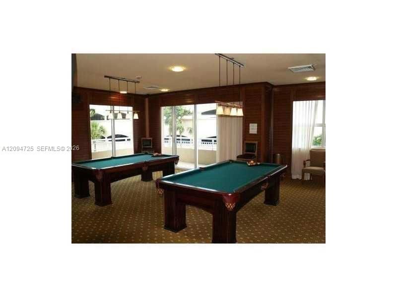 For Sale: $325,000 (1 beds, 1 baths, 860 Square Feet)
