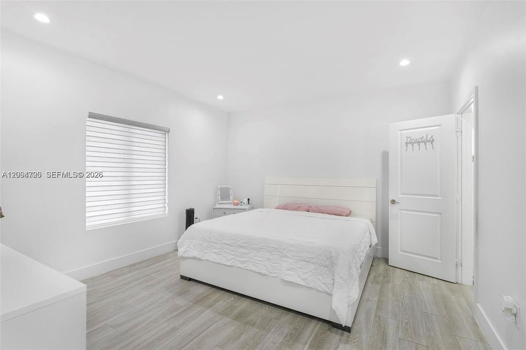 В аренду: $3,300 (3 спален, 2 ванн, 1351 Квадратных фут)