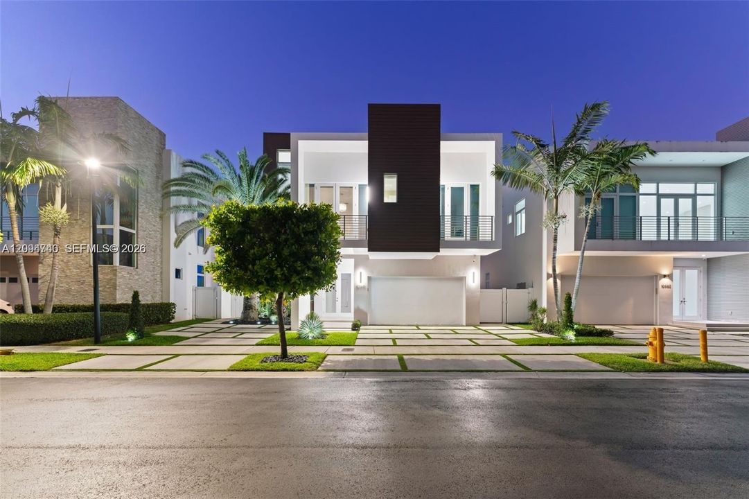 На продажу: $3,099,000 (5 спален, 5 ванн, 3737 Квадратных фут)