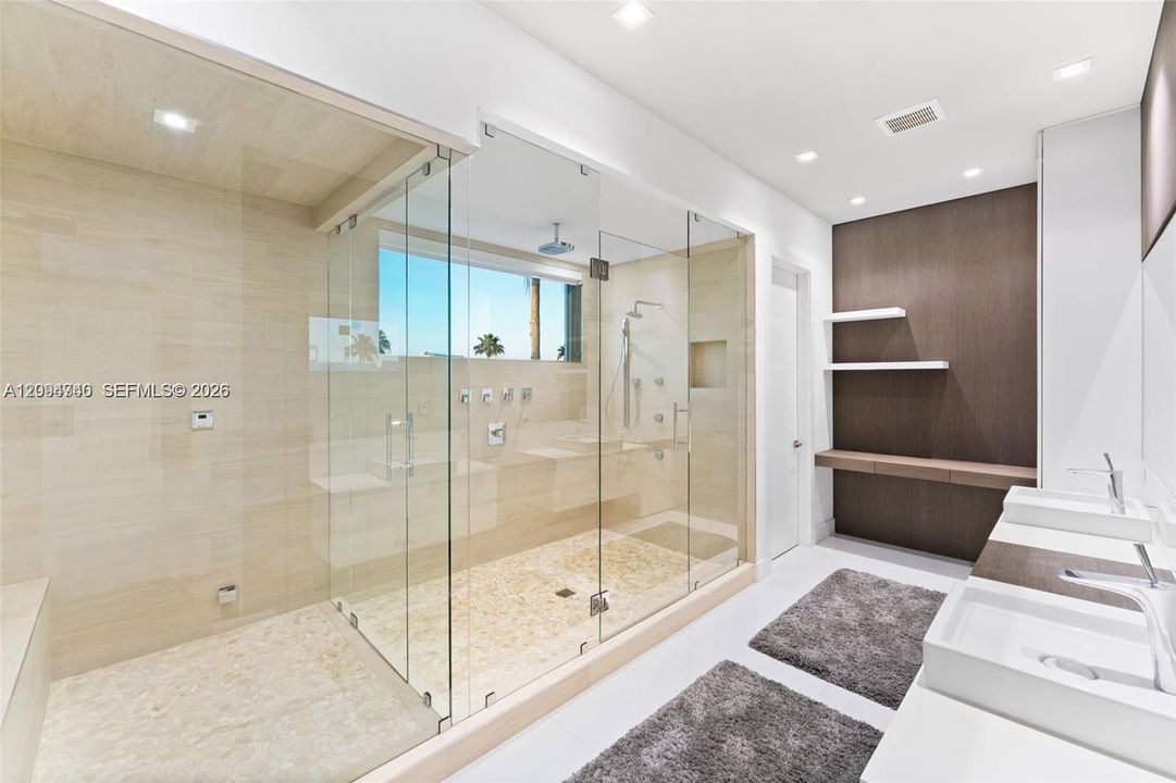 На продажу: $3,099,000 (5 спален, 5 ванн, 3737 Квадратных фут)