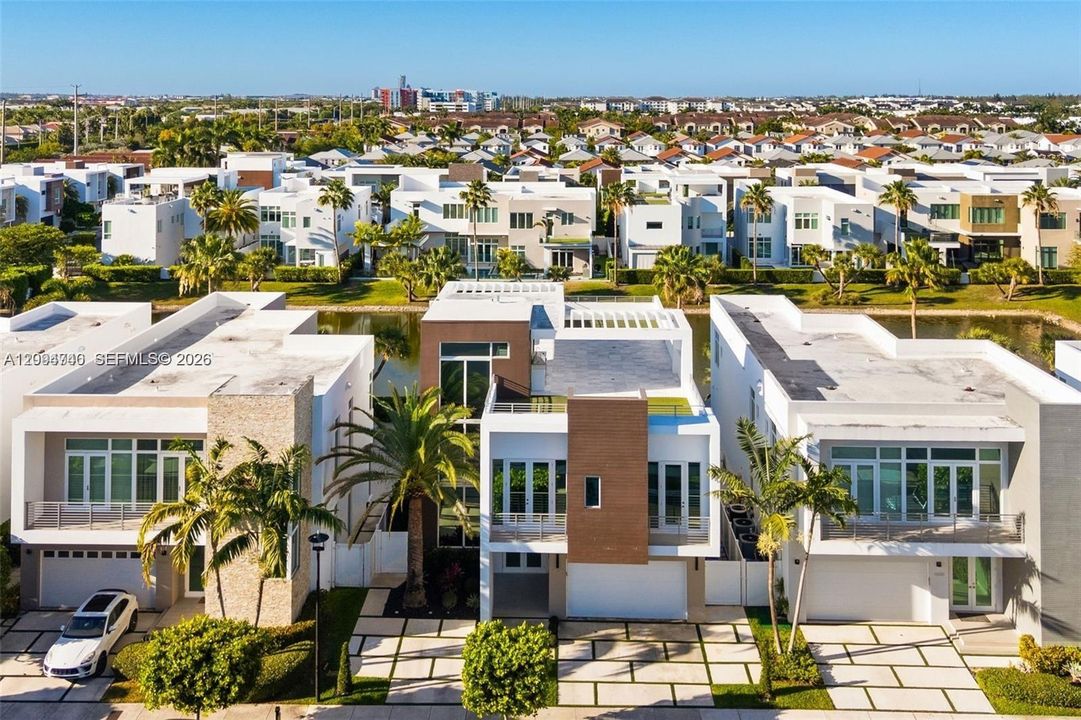 На продажу: $3,099,000 (5 спален, 5 ванн, 3737 Квадратных фут)