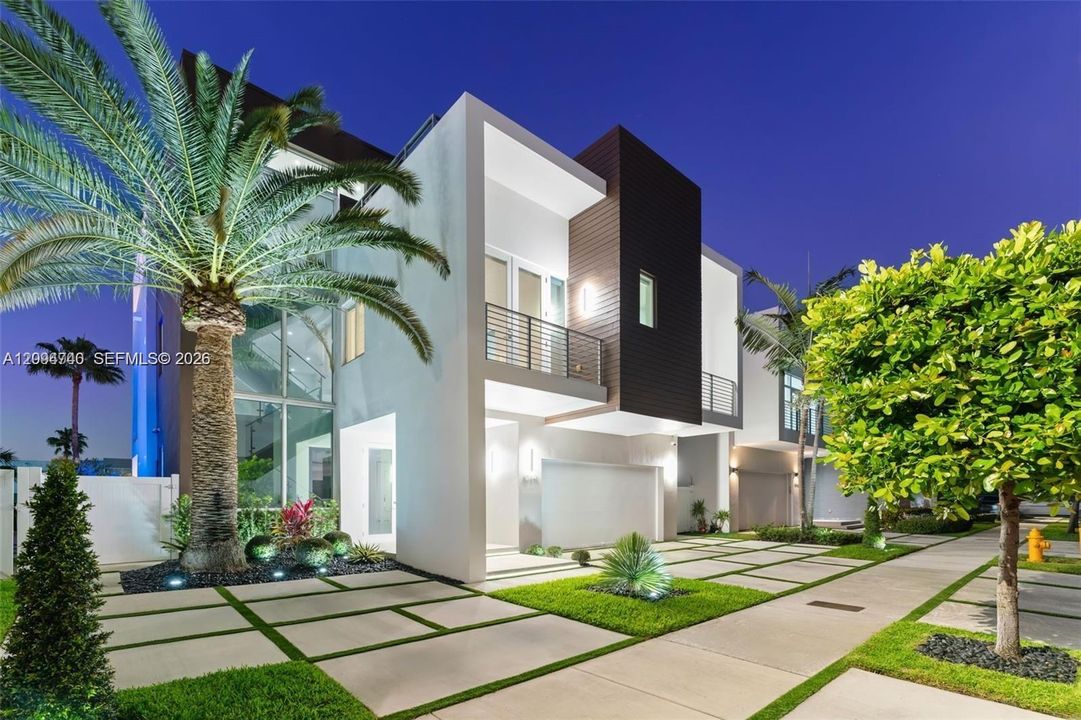 На продажу: $3,099,000 (5 спален, 5 ванн, 3737 Квадратных фут)