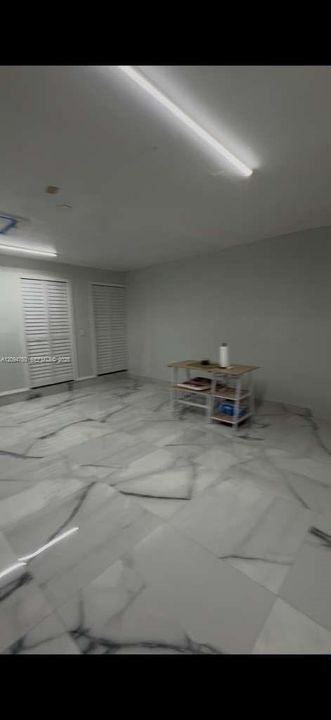 For Rent: $1,300 (1 beds, 1 baths, 1828 Square Feet)