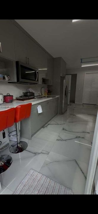 For Rent: $1,300 (1 beds, 1 baths, 1828 Square Feet)