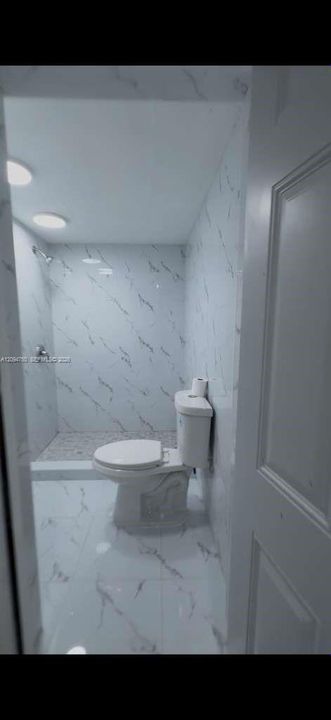 For Rent: $1,300 (1 beds, 1 baths, 1828 Square Feet)