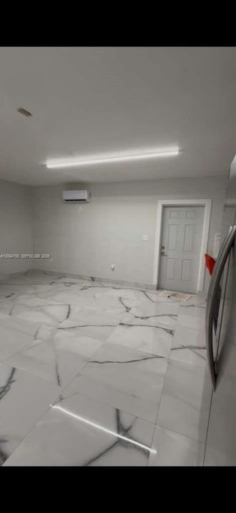 For Rent: $1,300 (1 beds, 1 baths, 1828 Square Feet)