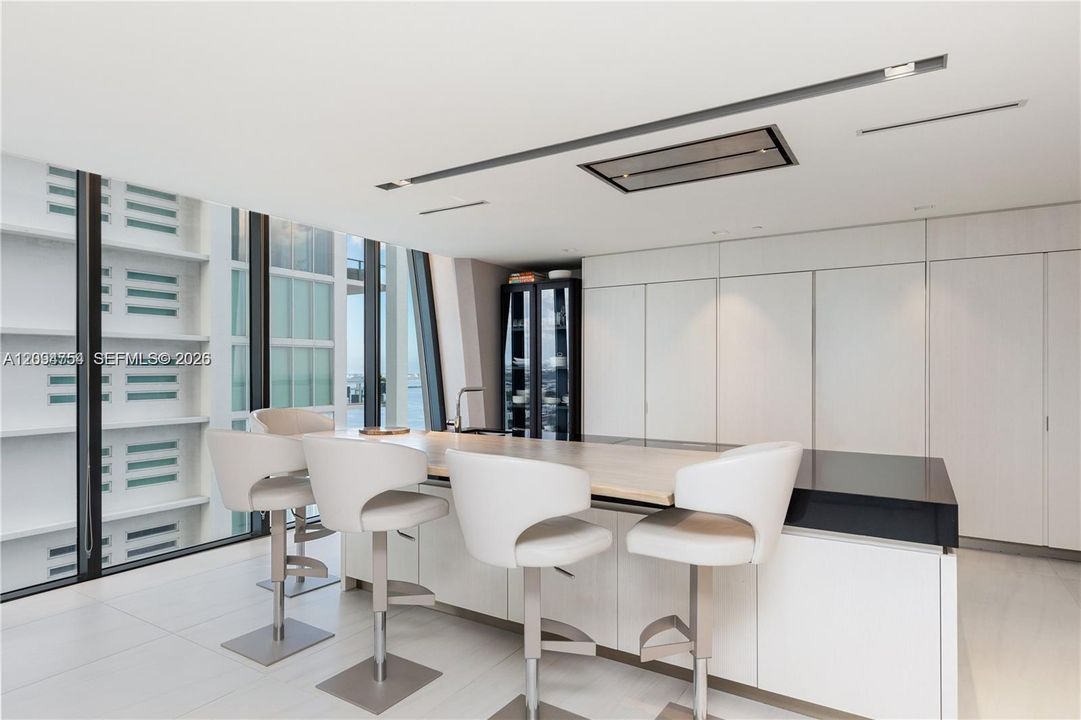 For Sale: $6,795,000 (4 beds, 5 baths, 4600 Square Feet)