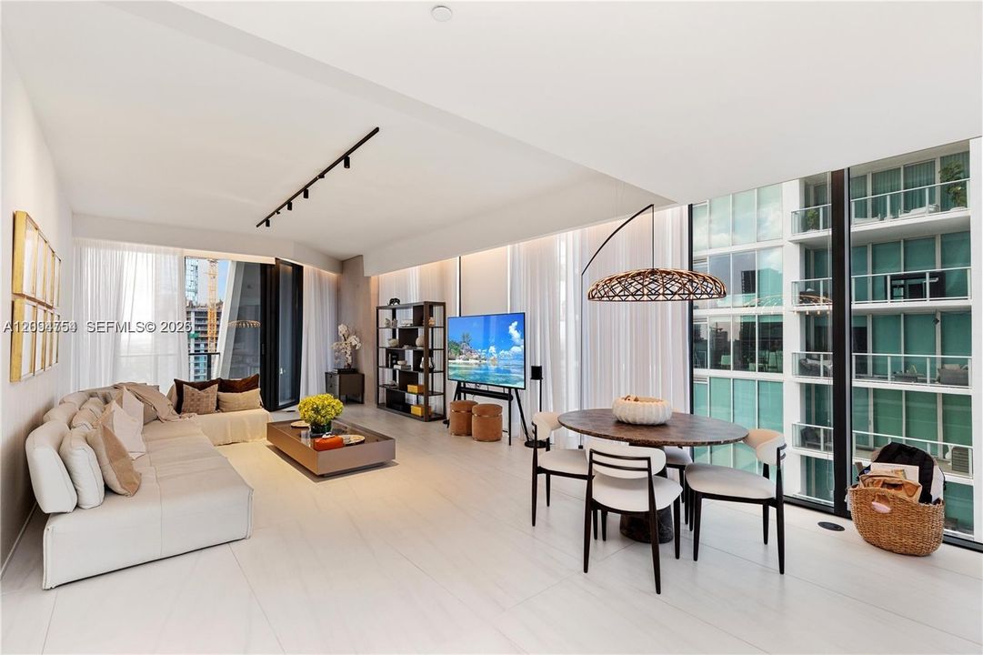 For Sale: $6,795,000 (4 beds, 5 baths, 4600 Square Feet)