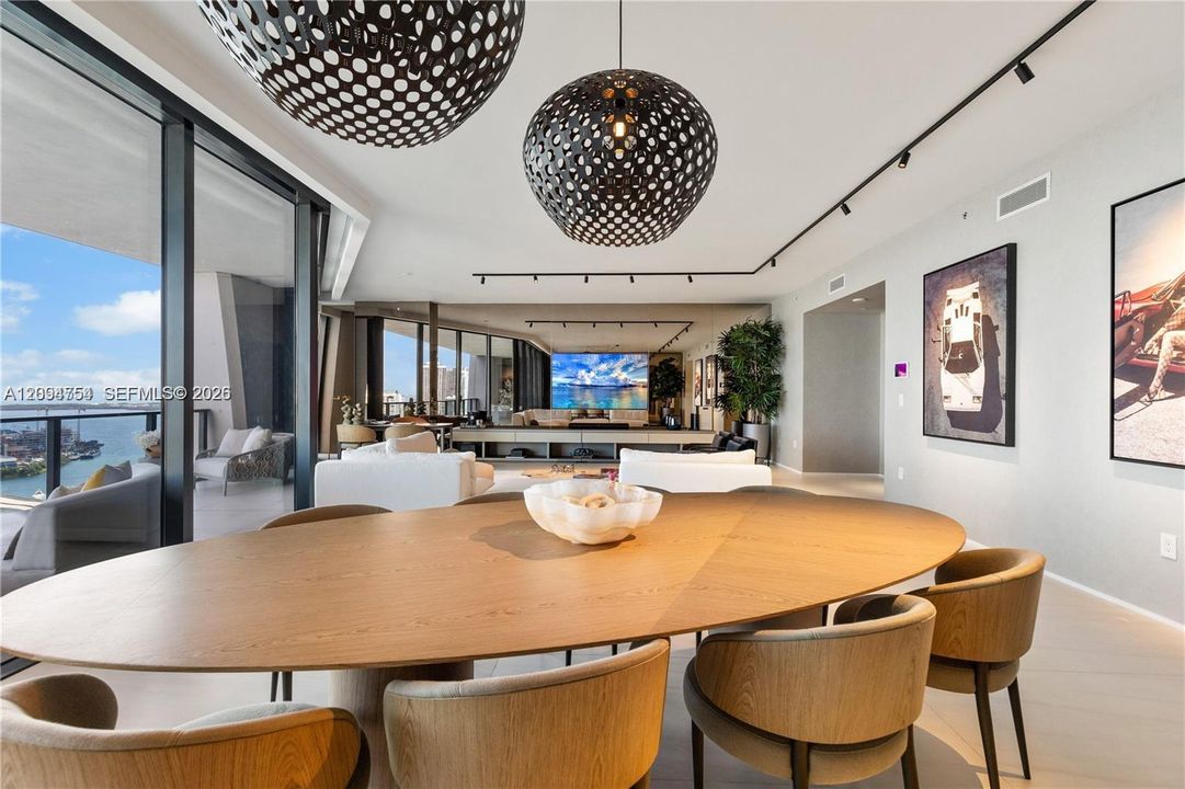 For Sale: $6,795,000 (4 beds, 5 baths, 4600 Square Feet)