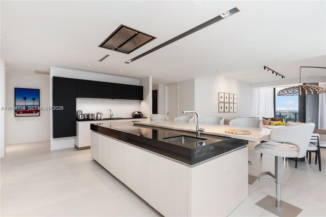 For Sale: $6,795,000 (4 beds, 5 baths, 4600 Square Feet)