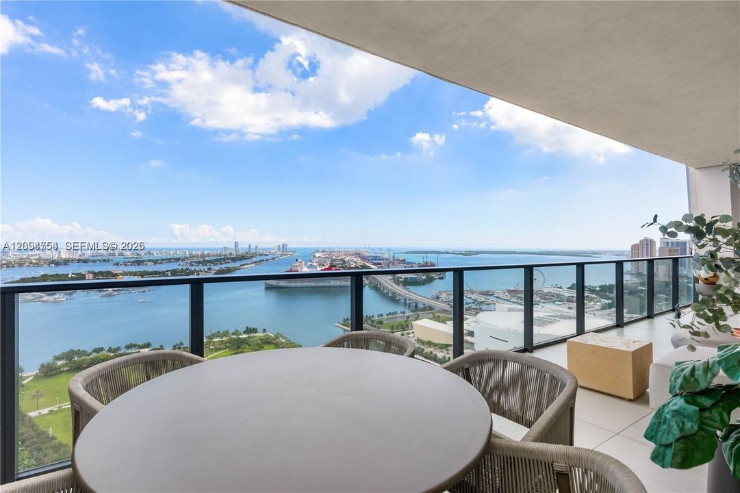 For Sale: $6,795,000 (4 beds, 5 baths, 4600 Square Feet)