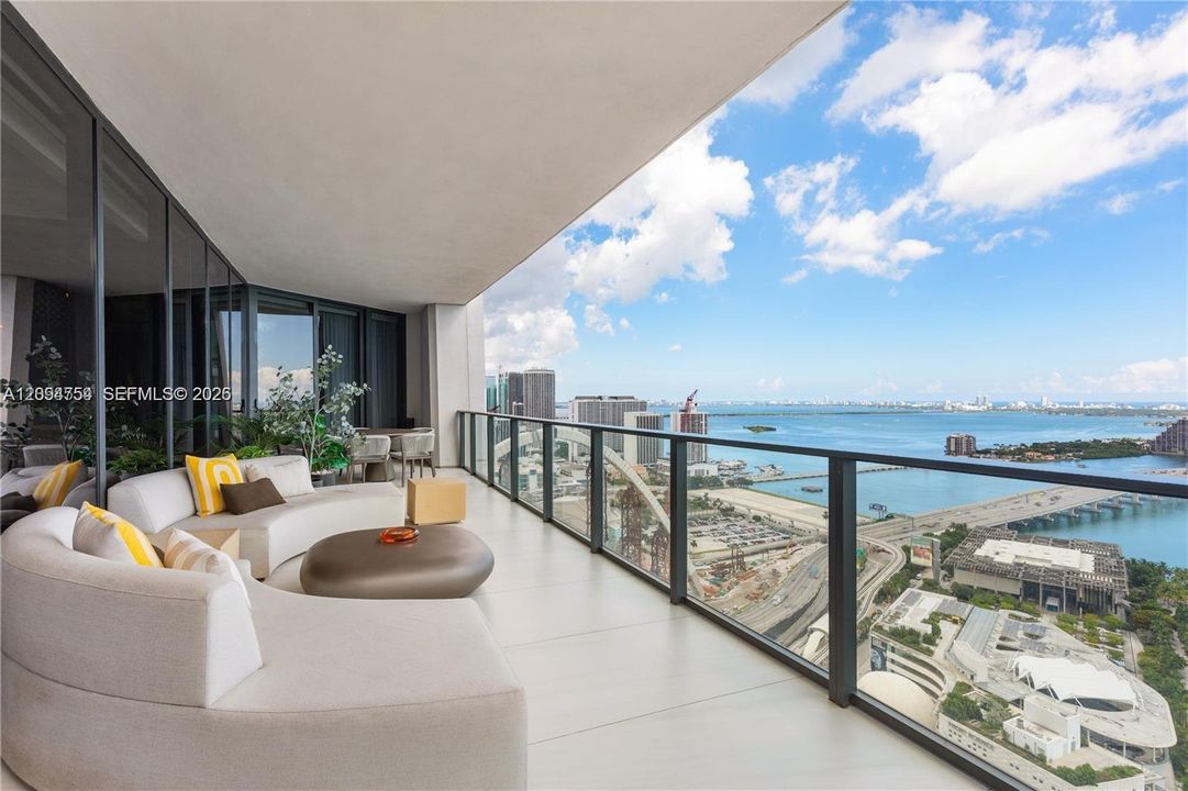 For Sale: $6,795,000 (4 beds, 5 baths, 4600 Square Feet)