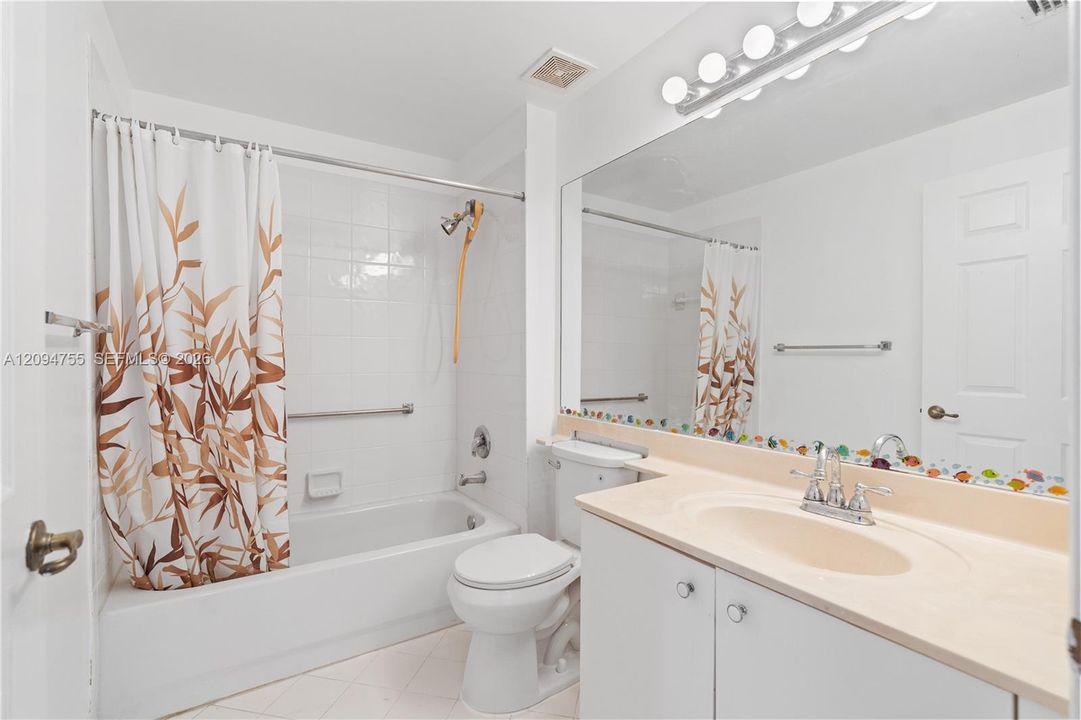 For Sale: $179,500 (2 beds, 2 baths, 1101 Square Feet)