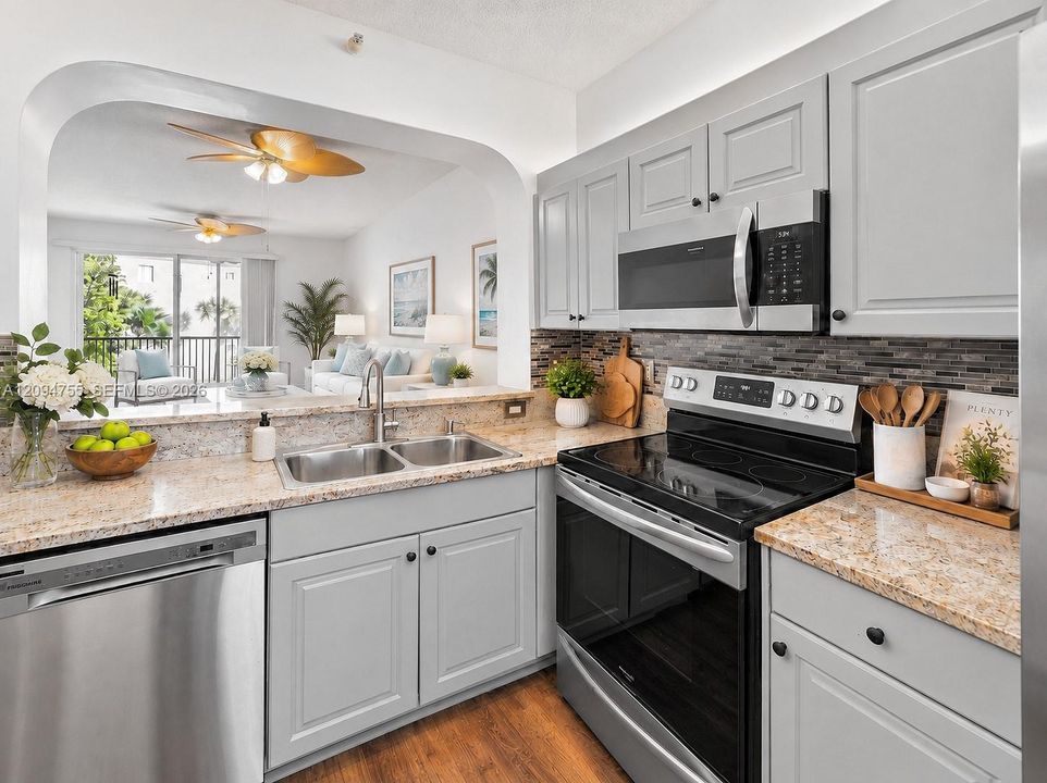 For Sale: $179,500 (2 beds, 2 baths, 1101 Square Feet)