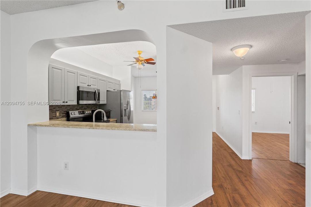 For Sale: $179,500 (2 beds, 2 baths, 1101 Square Feet)