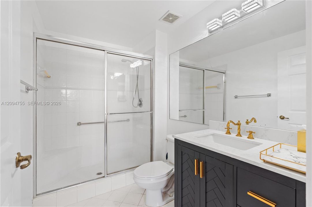 For Sale: $179,500 (2 beds, 2 baths, 1101 Square Feet)