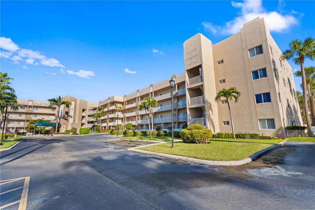 For Sale: $179,500 (2 beds, 2 baths, 1101 Square Feet)