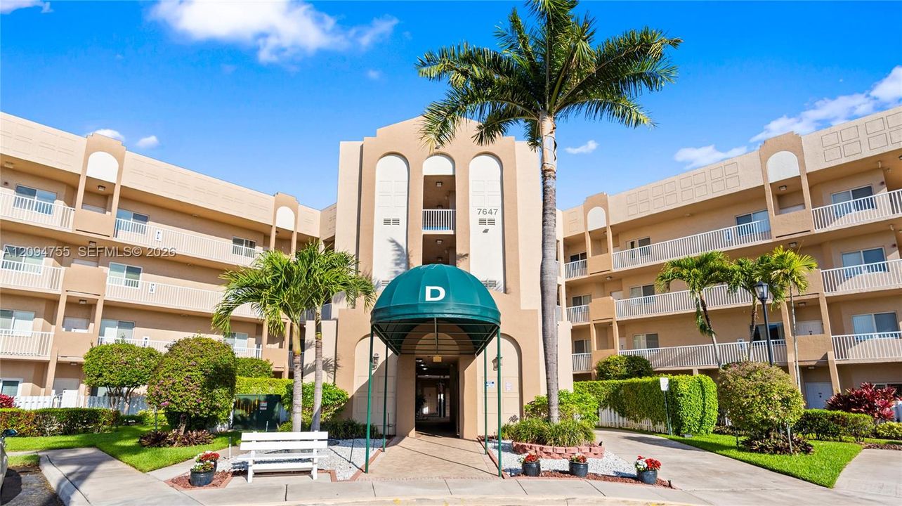 For Sale: $179,500 (2 beds, 2 baths, 1101 Square Feet)