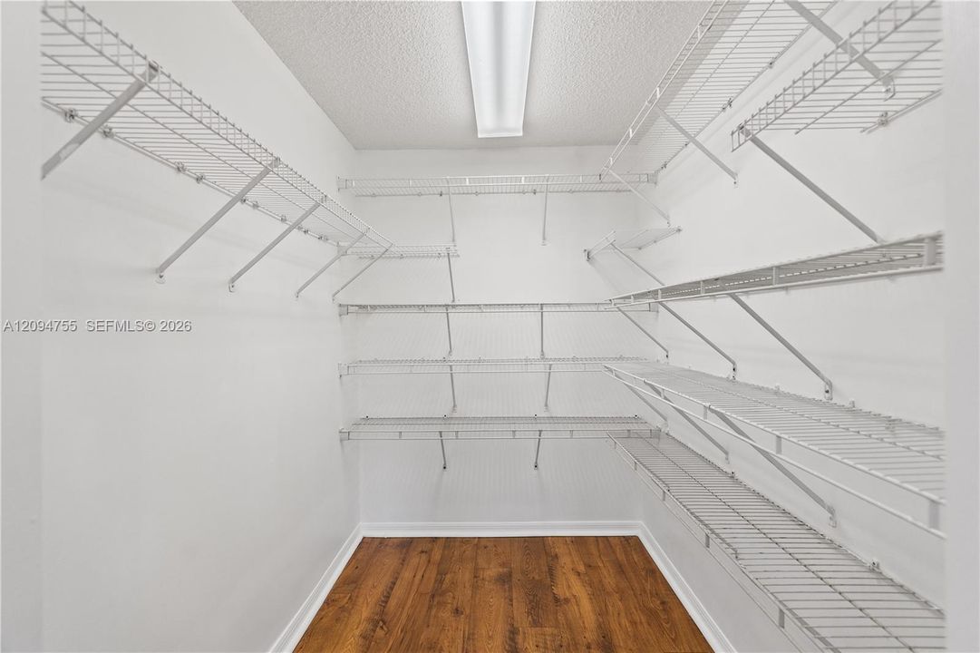 For Sale: $179,500 (2 beds, 2 baths, 1101 Square Feet)