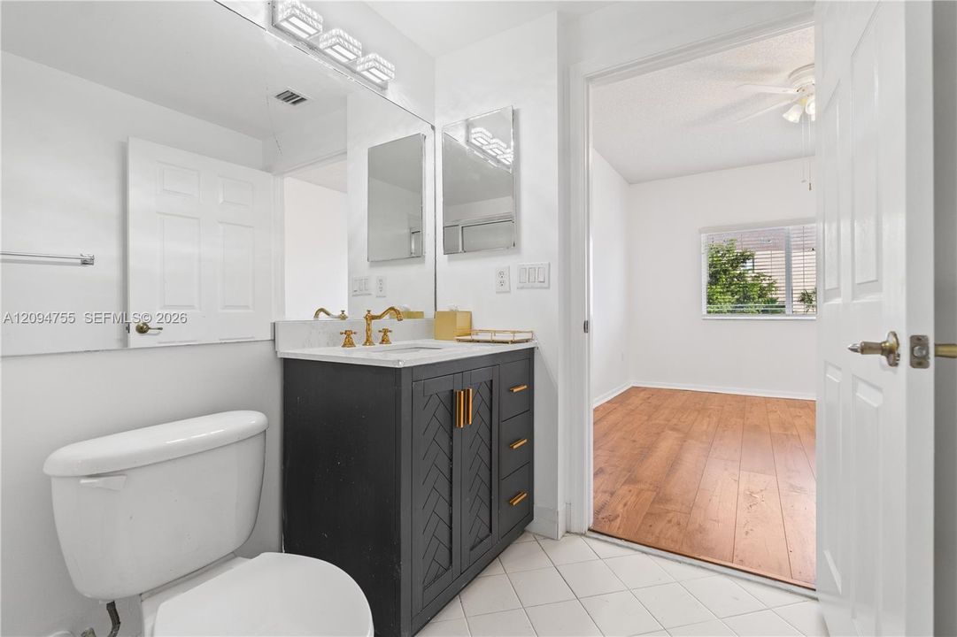 For Sale: $179,500 (2 beds, 2 baths, 1101 Square Feet)