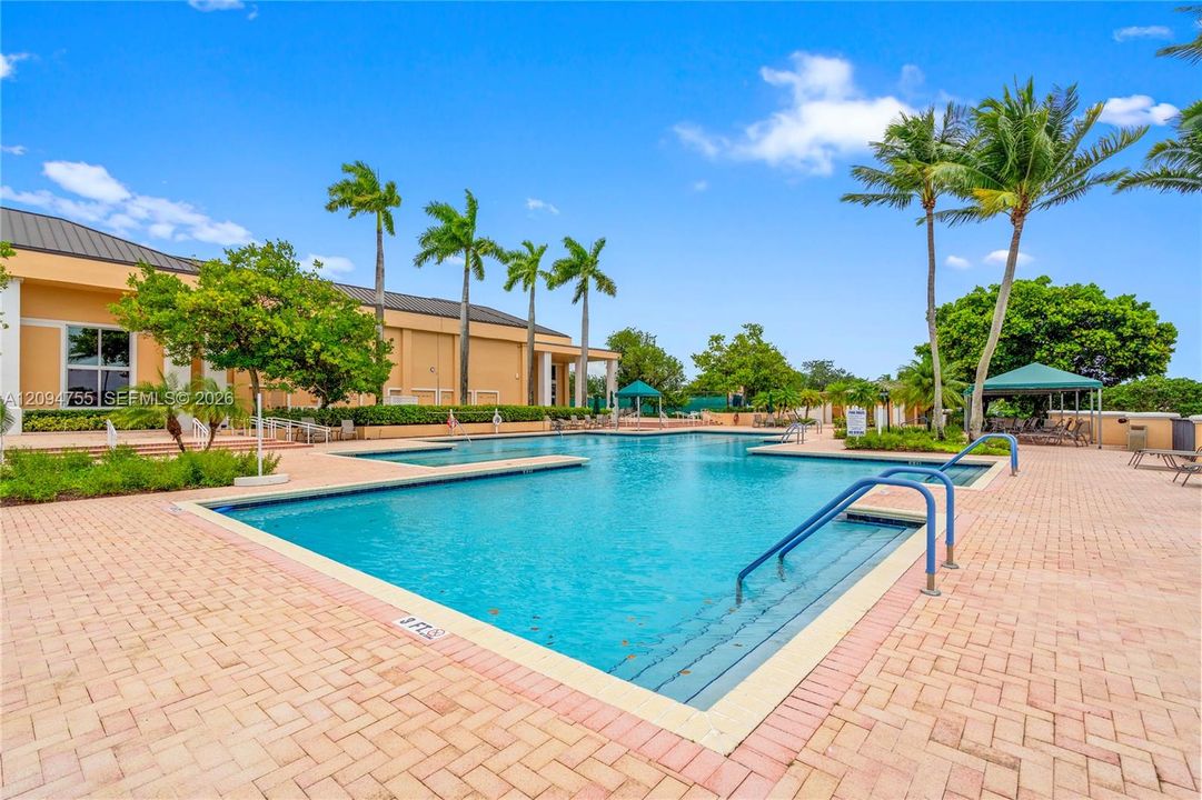 For Sale: $179,500 (2 beds, 2 baths, 1101 Square Feet)