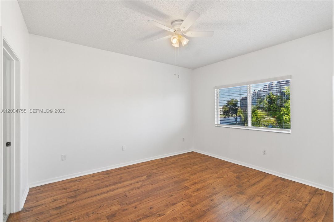 For Sale: $179,500 (2 beds, 2 baths, 1101 Square Feet)