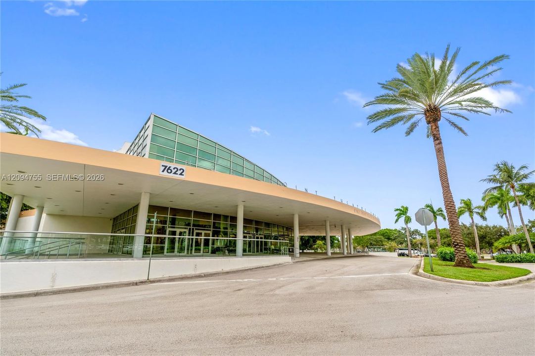 For Sale: $179,500 (2 beds, 2 baths, 1101 Square Feet)