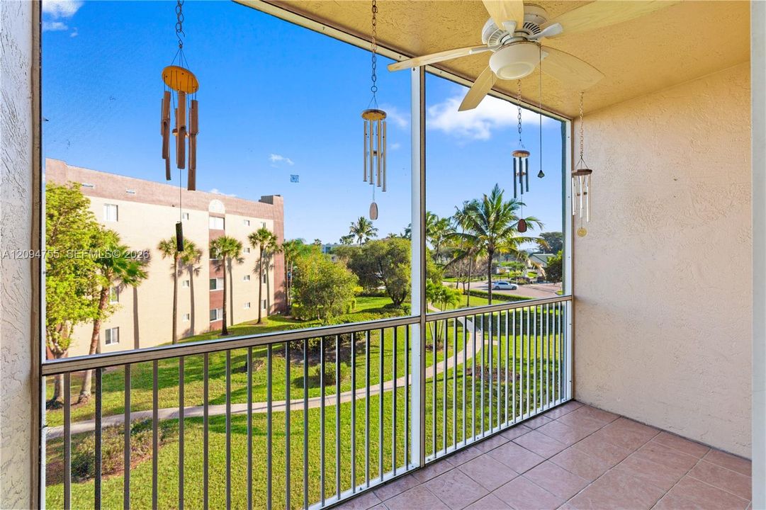 For Sale: $179,500 (2 beds, 2 baths, 1101 Square Feet)