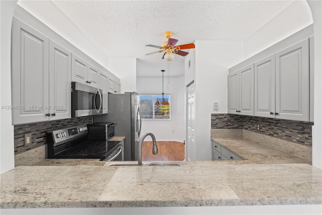 For Sale: $179,500 (2 beds, 2 baths, 1101 Square Feet)