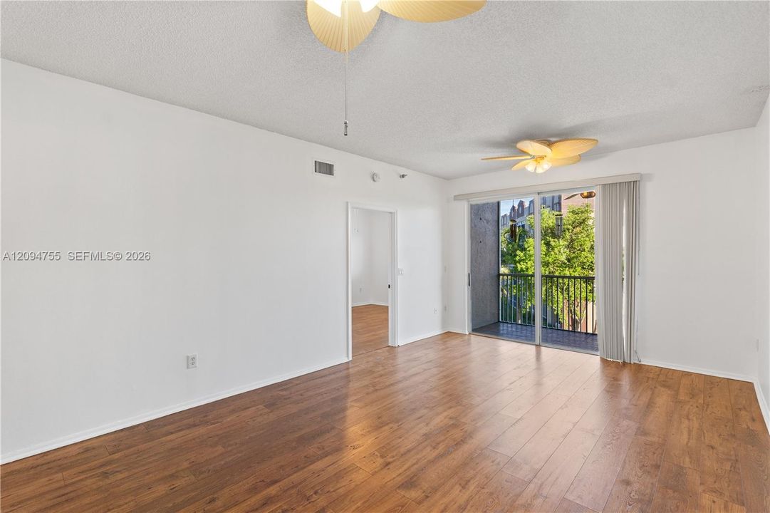 For Sale: $179,500 (2 beds, 2 baths, 1101 Square Feet)