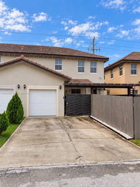 В аренду: $2,900 (4 спален, 3 ванн, 1674 Квадратных фут)