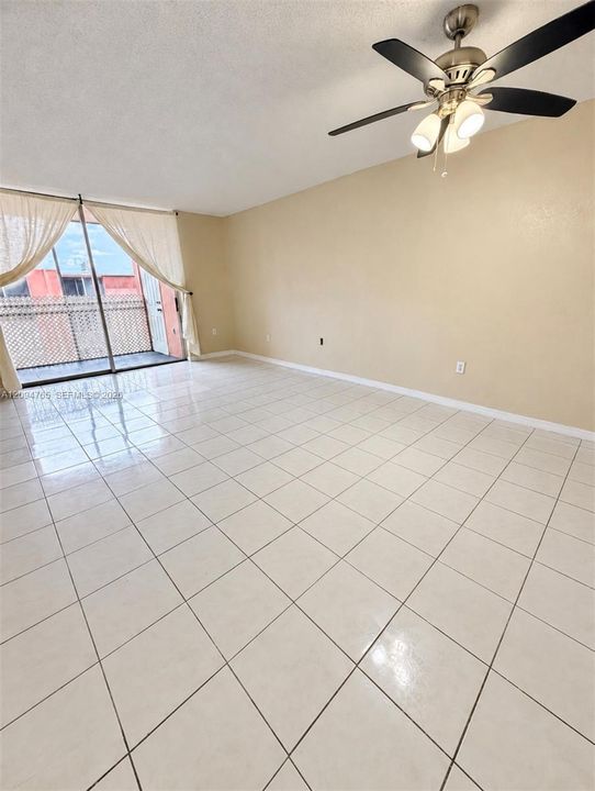 For Rent: $1,750 (2 beds, 2 baths, 800 Square Feet)