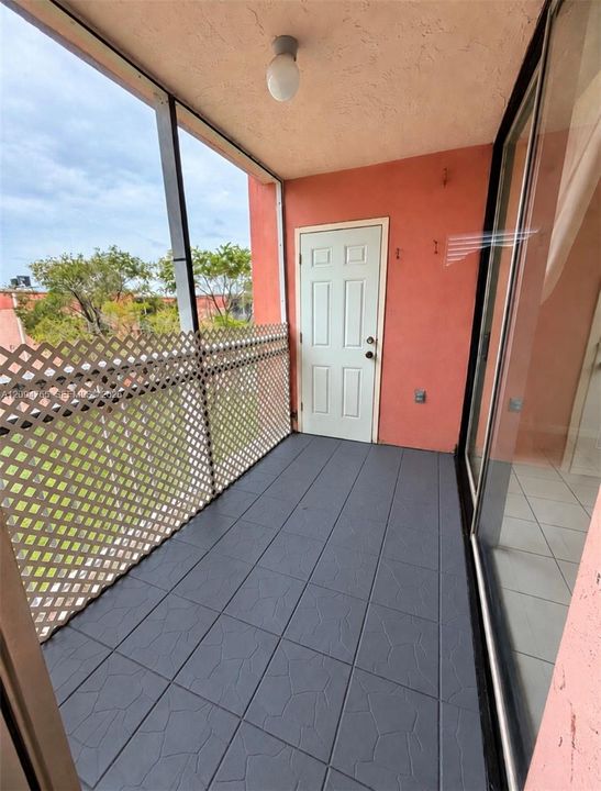 For Rent: $1,750 (2 beds, 2 baths, 800 Square Feet)