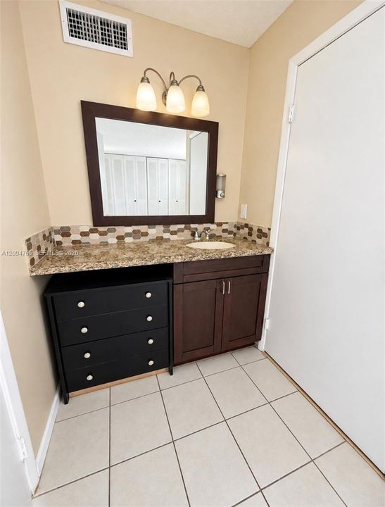 For Rent: $1,750 (2 beds, 2 baths, 800 Square Feet)