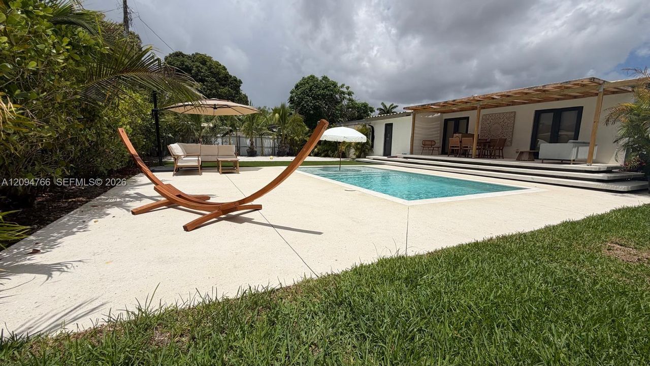 For Rent: $7,000 (3 beds, 2 baths, 1392 Square Feet)