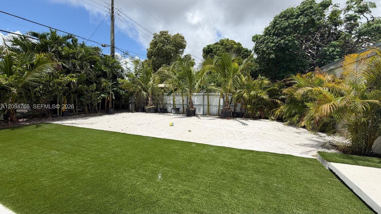 For Rent: $7,000 (3 beds, 2 baths, 1392 Square Feet)