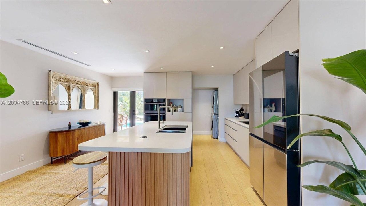 For Rent: $7,000 (3 beds, 2 baths, 1392 Square Feet)