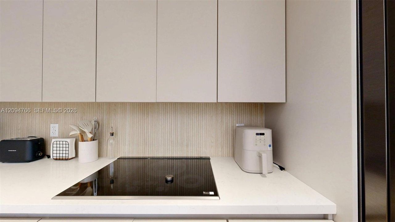 For Rent: $7,000 (3 beds, 2 baths, 1392 Square Feet)