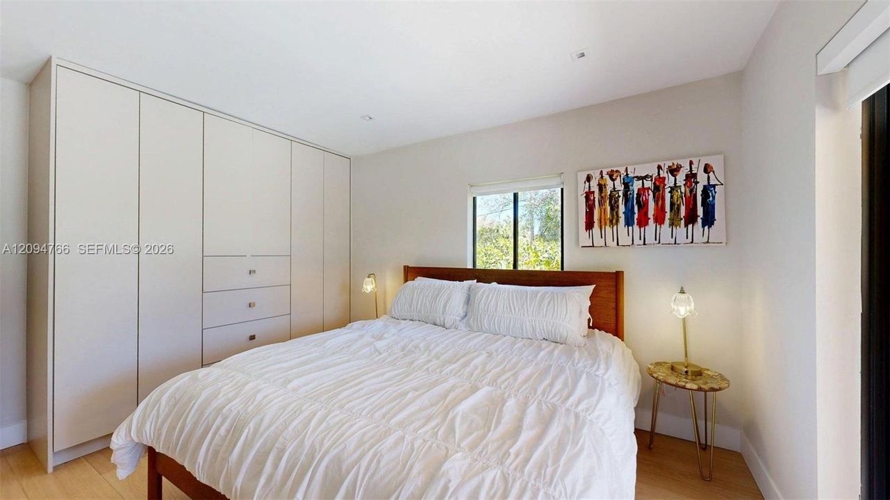 For Rent: $7,000 (3 beds, 2 baths, 1392 Square Feet)