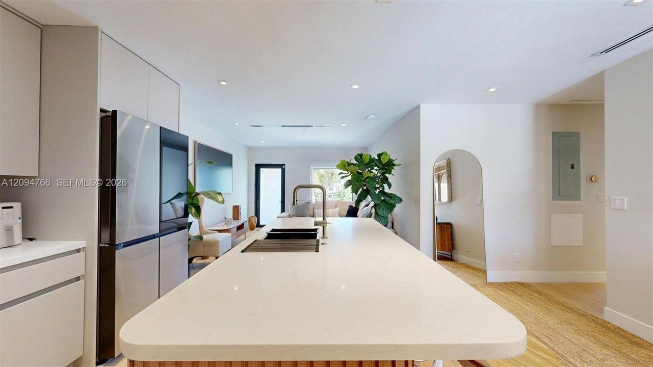 For Rent: $7,000 (3 beds, 2 baths, 1392 Square Feet)