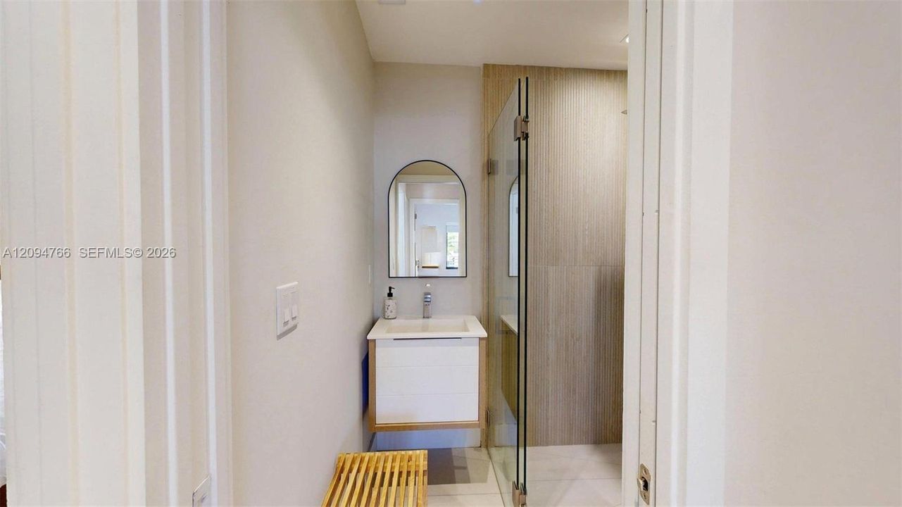 For Rent: $7,000 (3 beds, 2 baths, 1392 Square Feet)