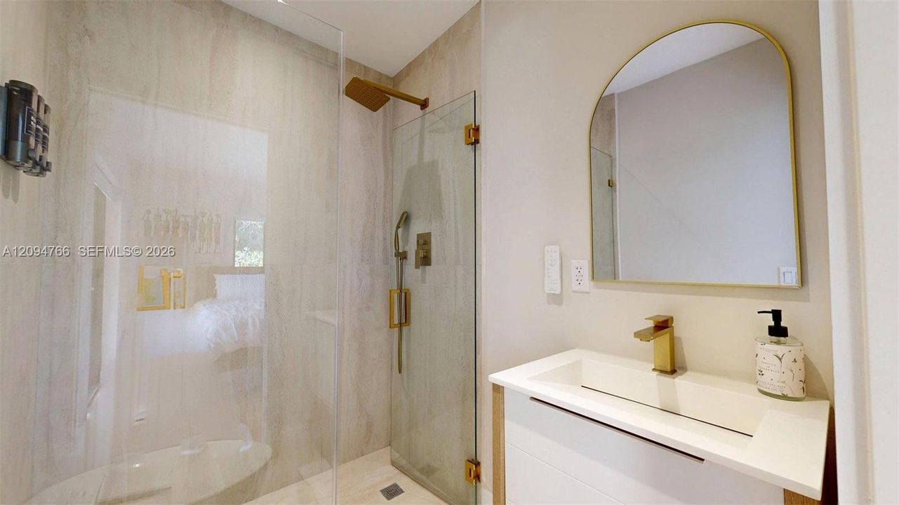For Rent: $7,000 (3 beds, 2 baths, 1392 Square Feet)