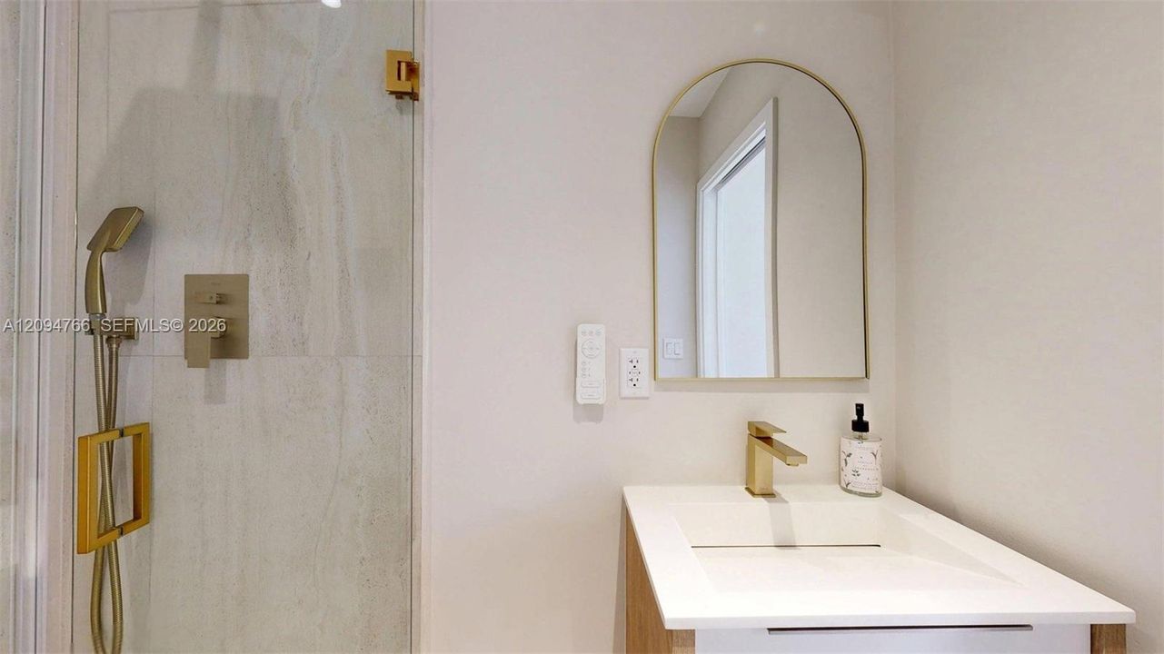 For Rent: $7,000 (3 beds, 2 baths, 1392 Square Feet)