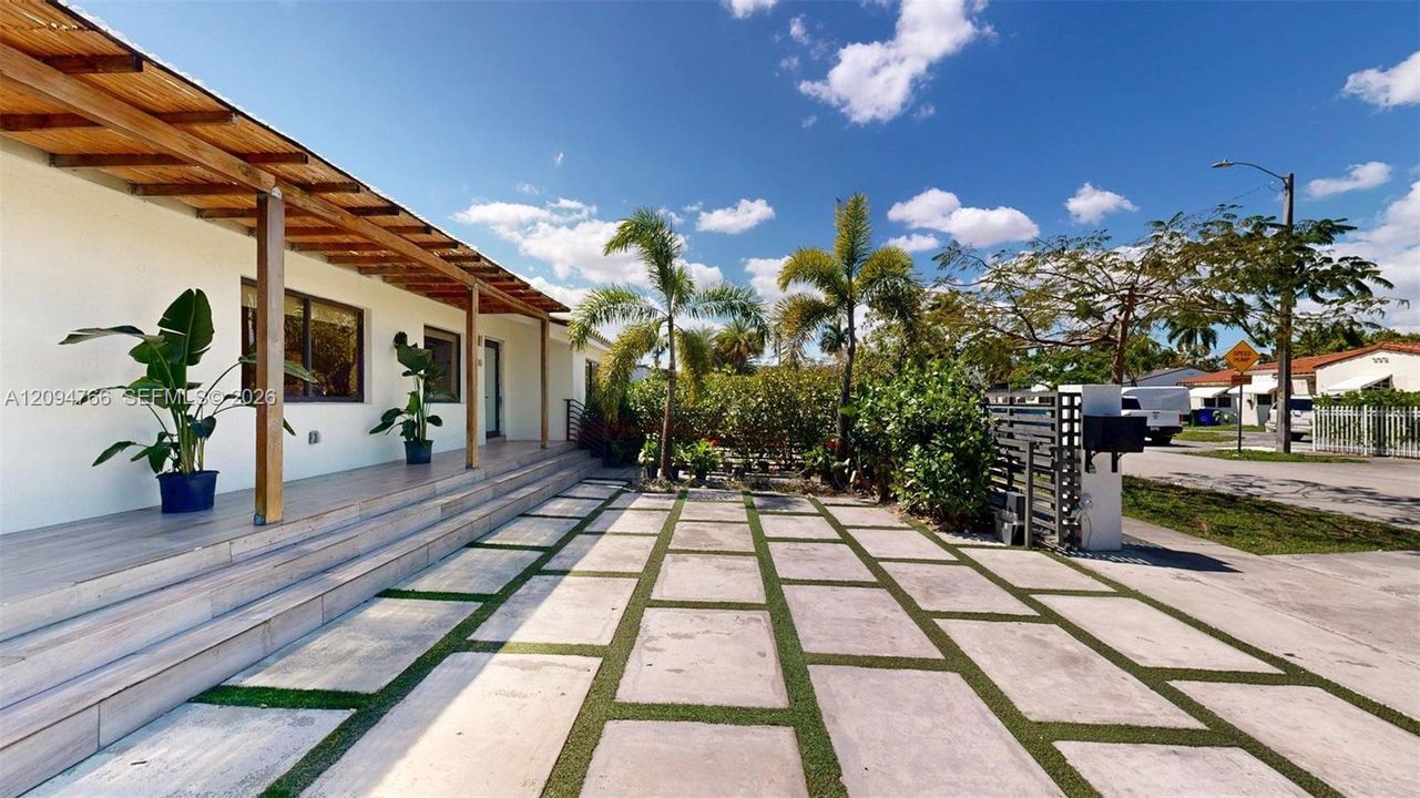 For Rent: $7,000 (3 beds, 2 baths, 1392 Square Feet)